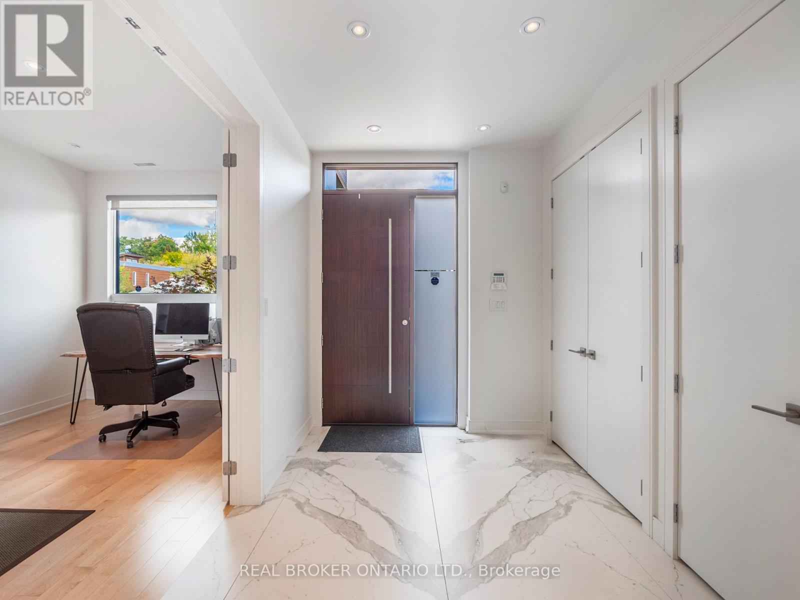 88 South Kingsway Way, Toronto, Ontario  M6S 3T3 - Photo 12 - W12677336