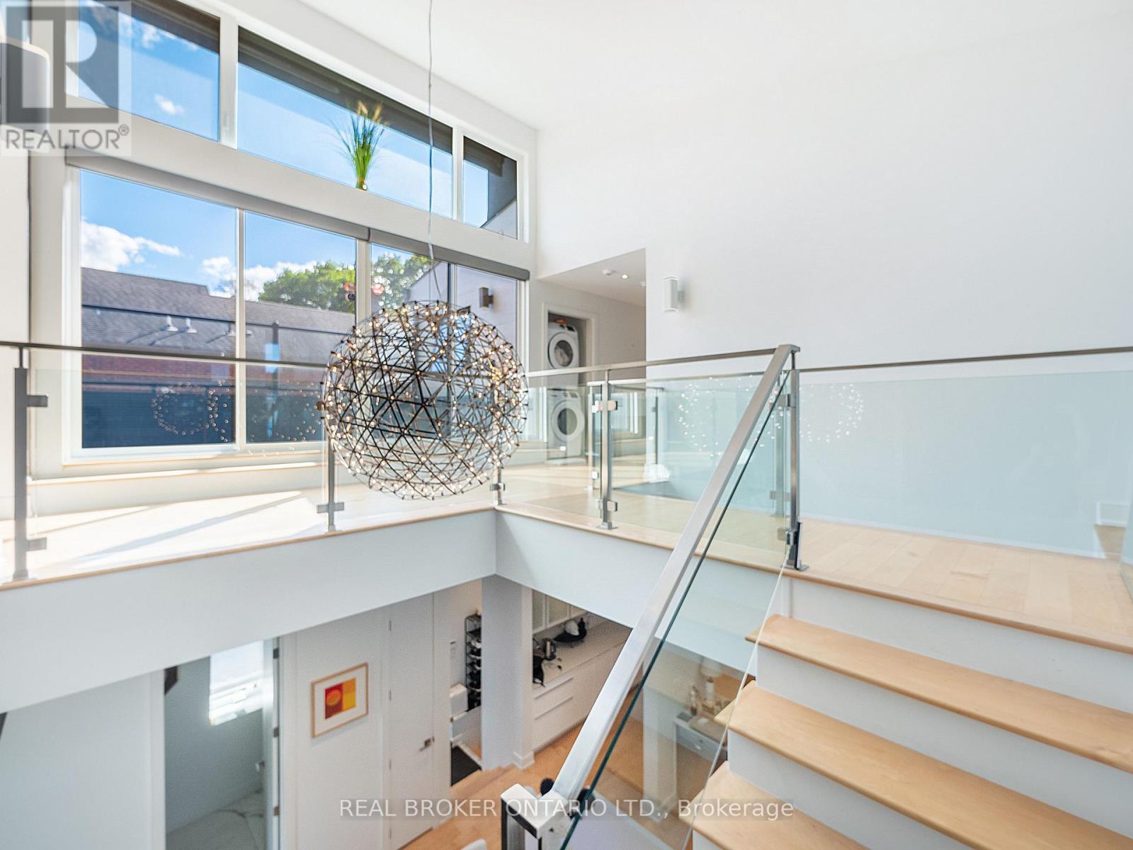 88 South Kingsway Way, Toronto, Ontario  M6S 3T3 - Photo 13 - W12677336