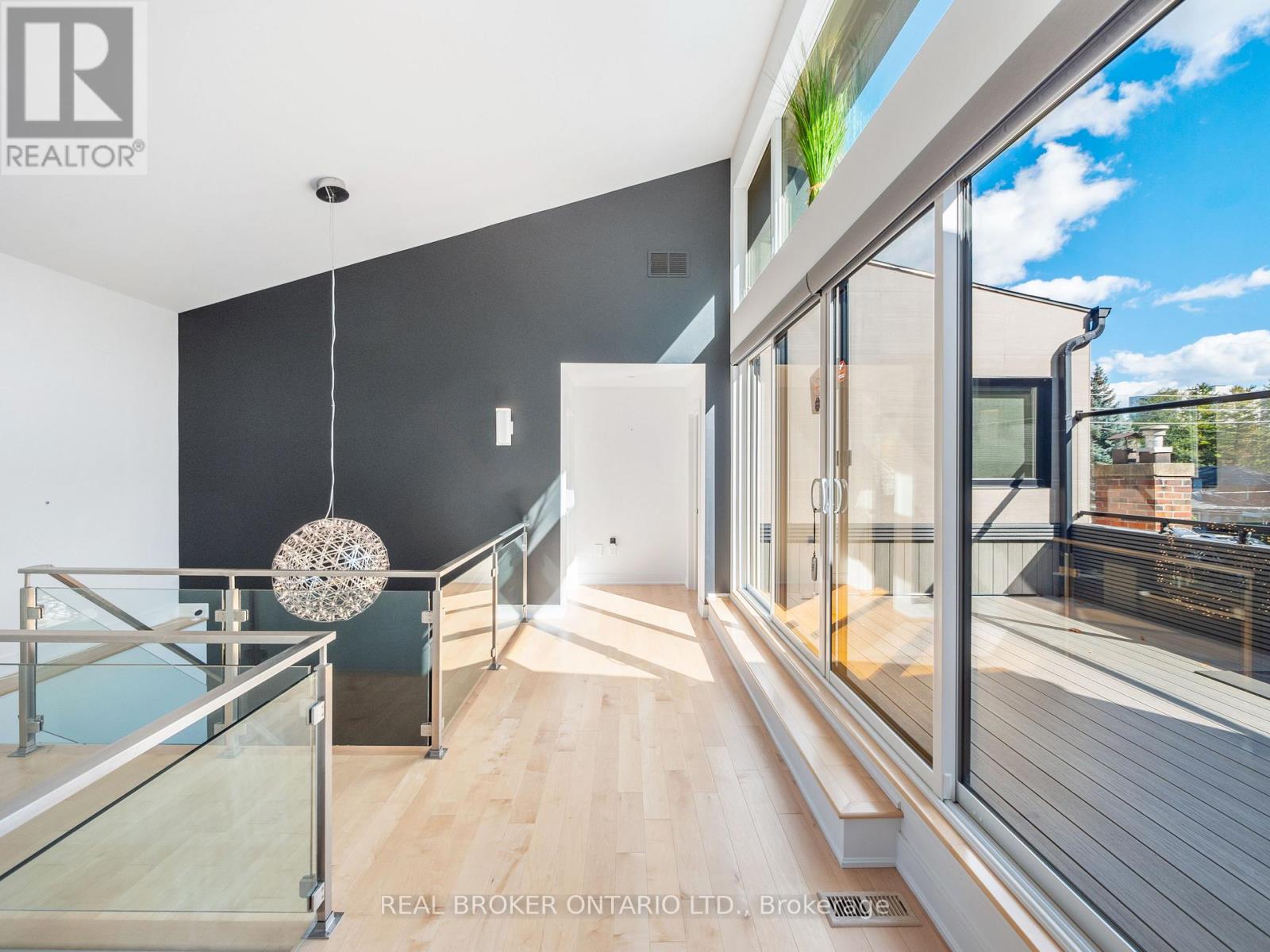 88 South Kingsway Way, Toronto, Ontario  M6S 3T3 - Photo 15 - W12677336