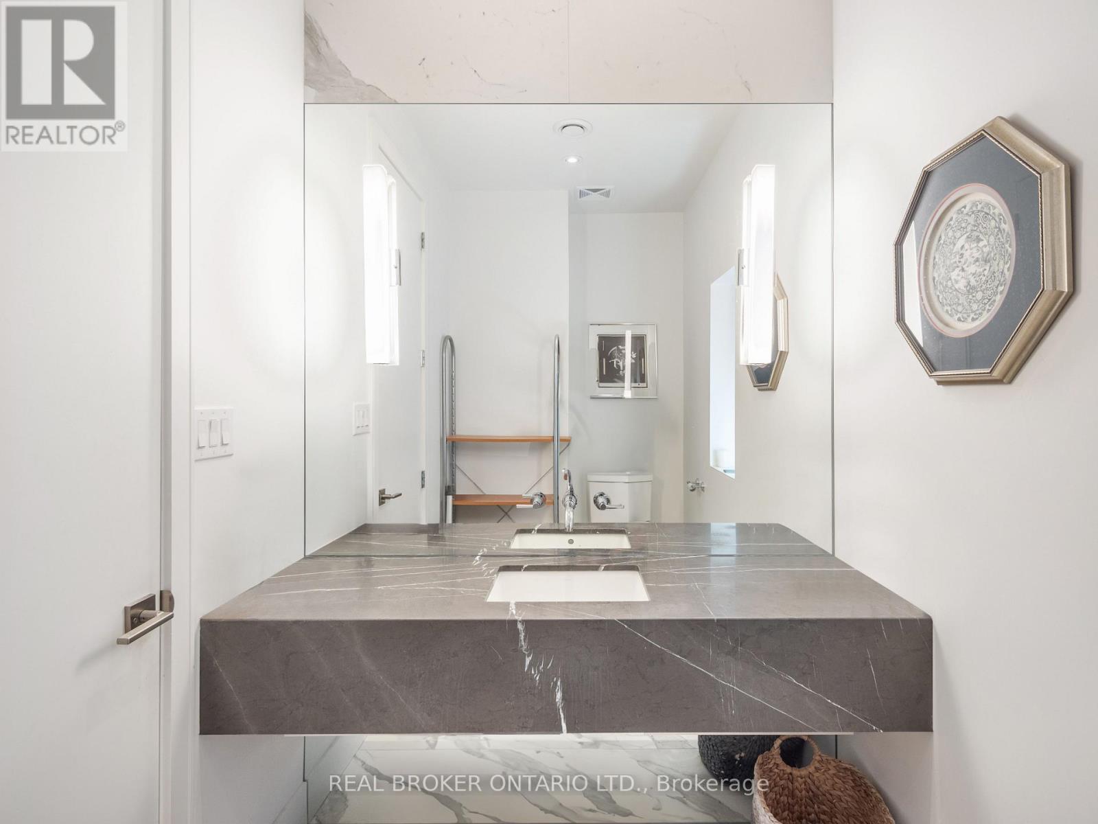 88 South Kingsway Way, Toronto, Ontario  M6S 3T3 - Photo 19 - W12677336