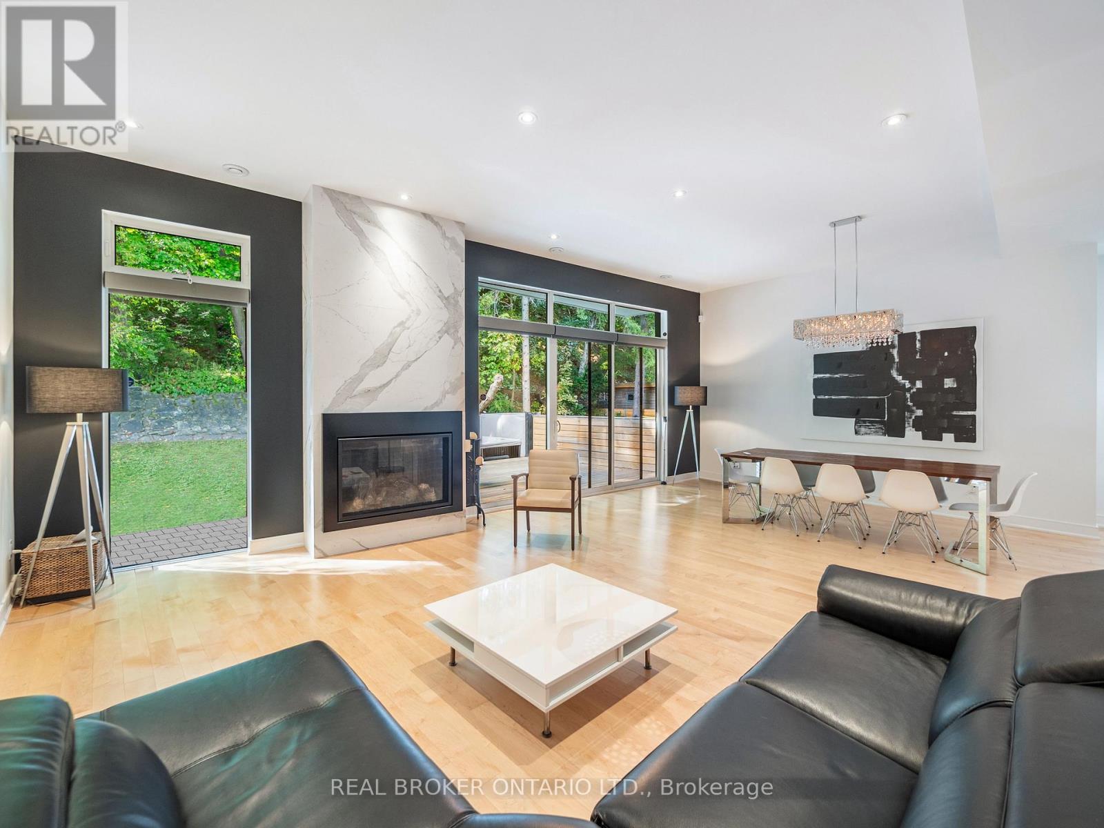 88 South Kingsway Way, Toronto, Ontario  M6S 3T3 - Photo 2 - W12677336