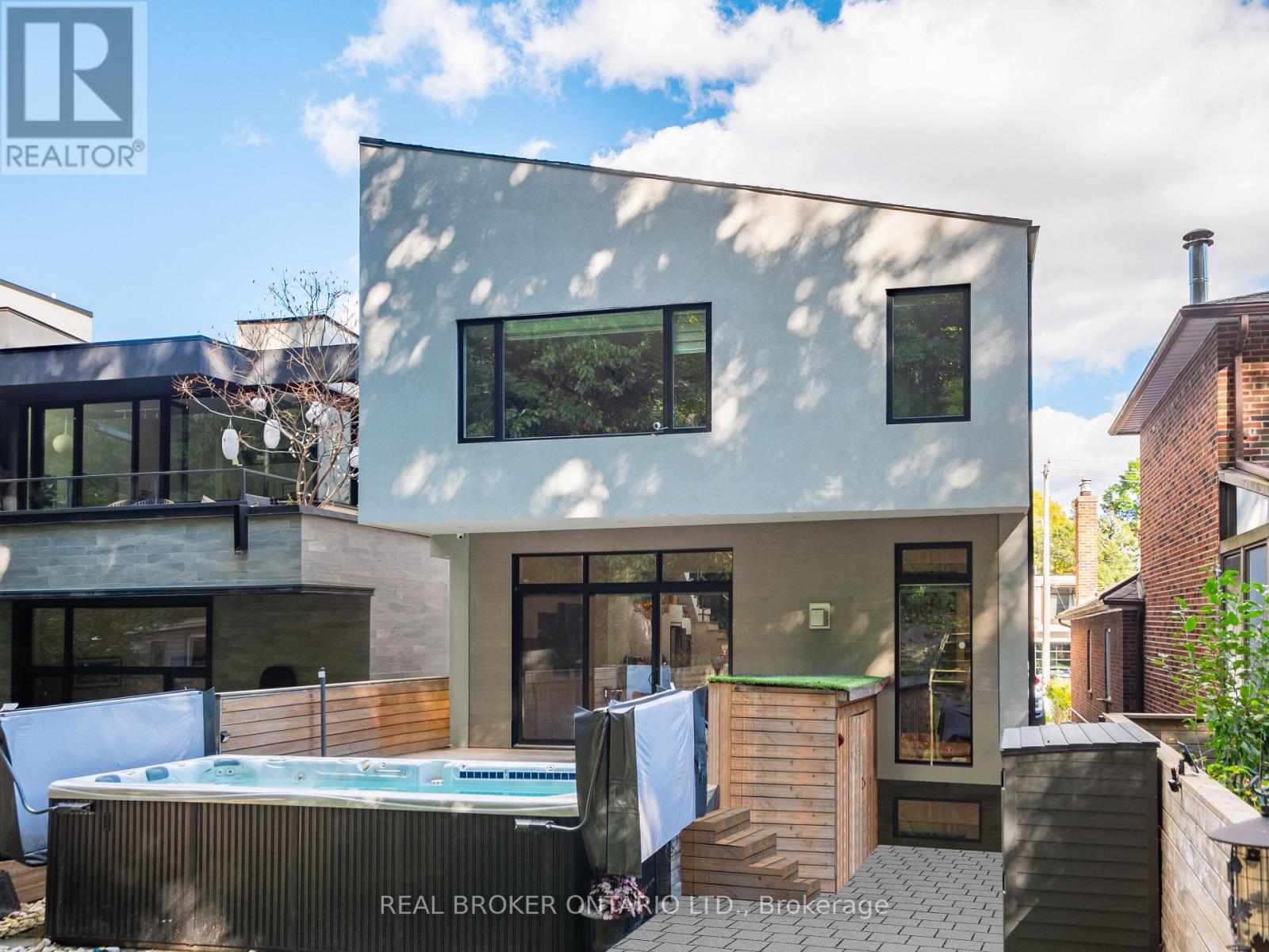 88 South Kingsway Way, Toronto, Ontario  M6S 3T3 - Photo 22 - W12677336