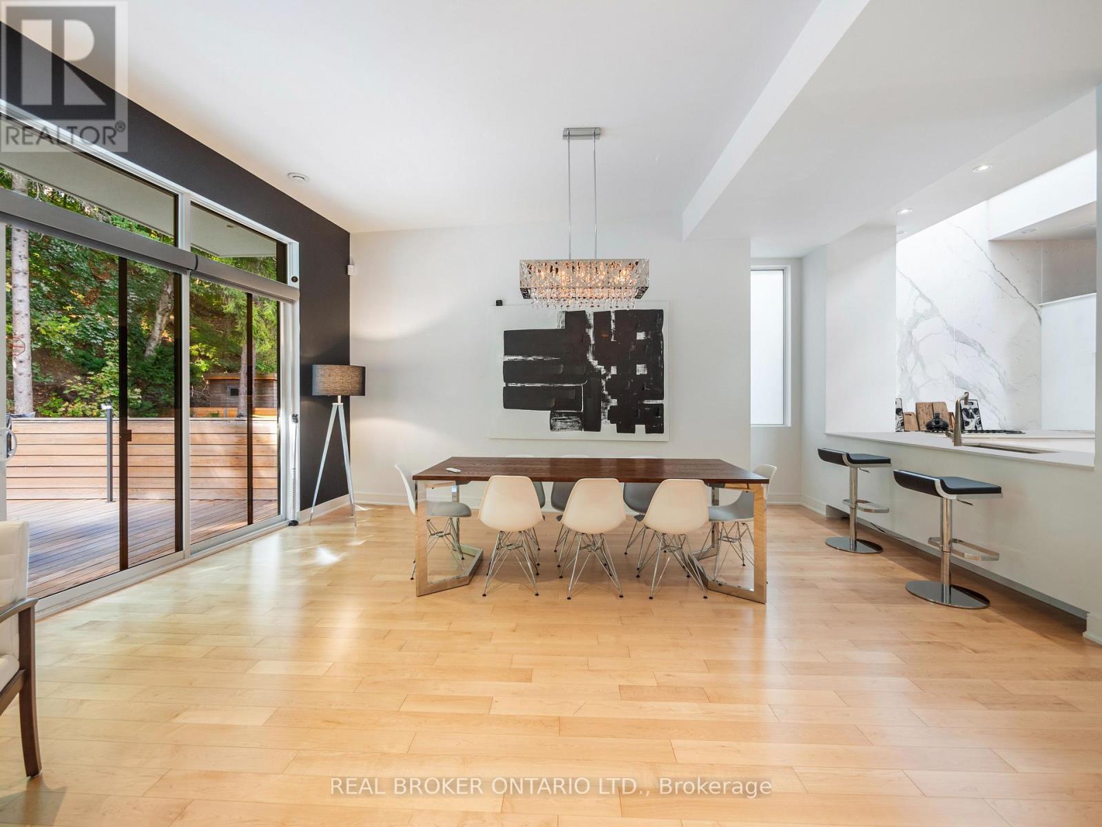 88 South Kingsway Way, Toronto, Ontario  M6S 3T3 - Photo 5 - W12677336