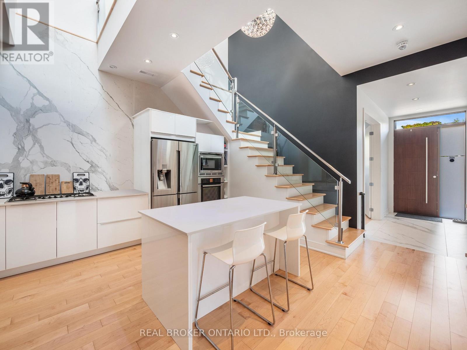 88 South Kingsway Way, Toronto, Ontario  M6S 3T3 - Photo 6 - W12677336