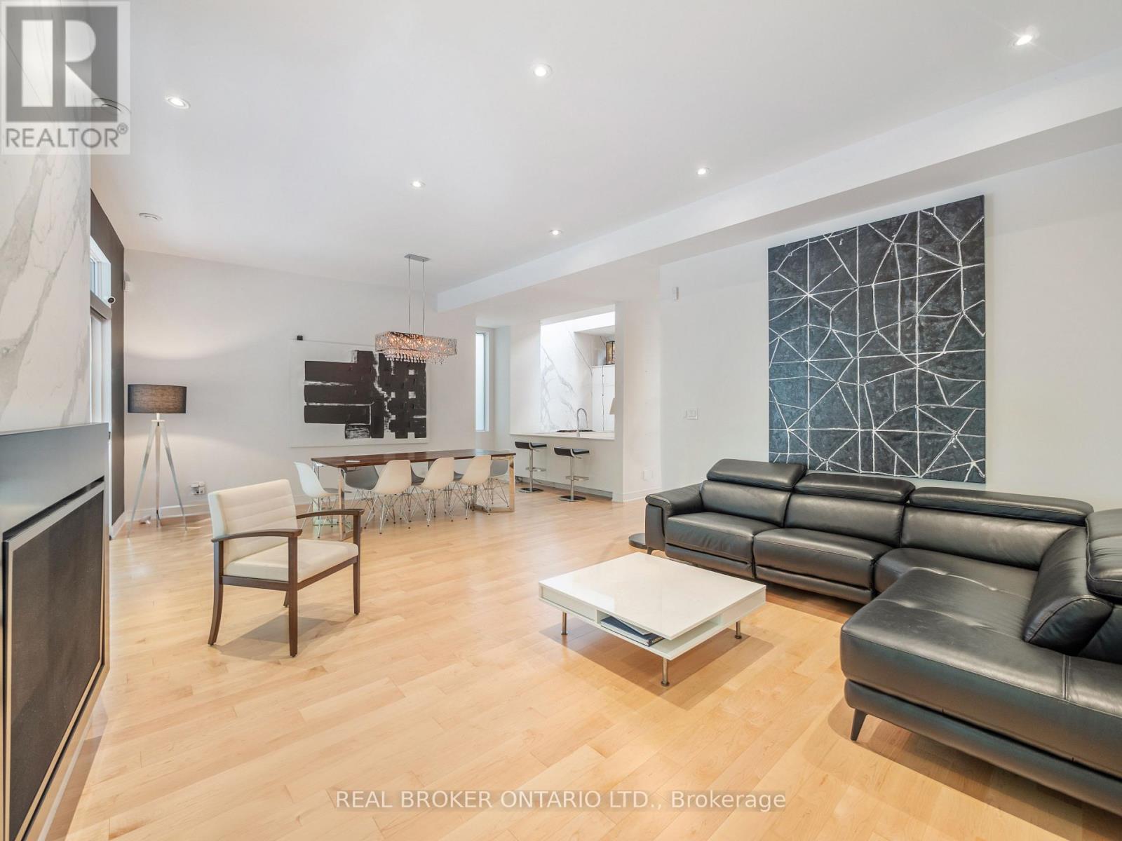 88 South Kingsway Way, Toronto, Ontario  M6S 3T3 - Photo 8 - W12677336