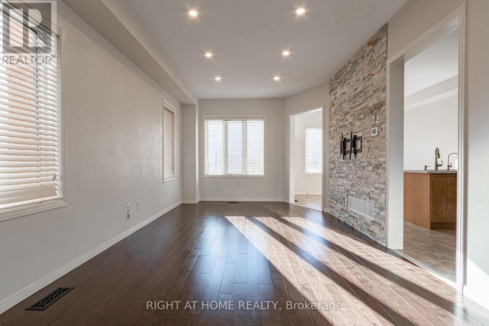 3062 Janice Drive, Oakville, Ontario  L6M 0S7 - Photo 5 - W12677362