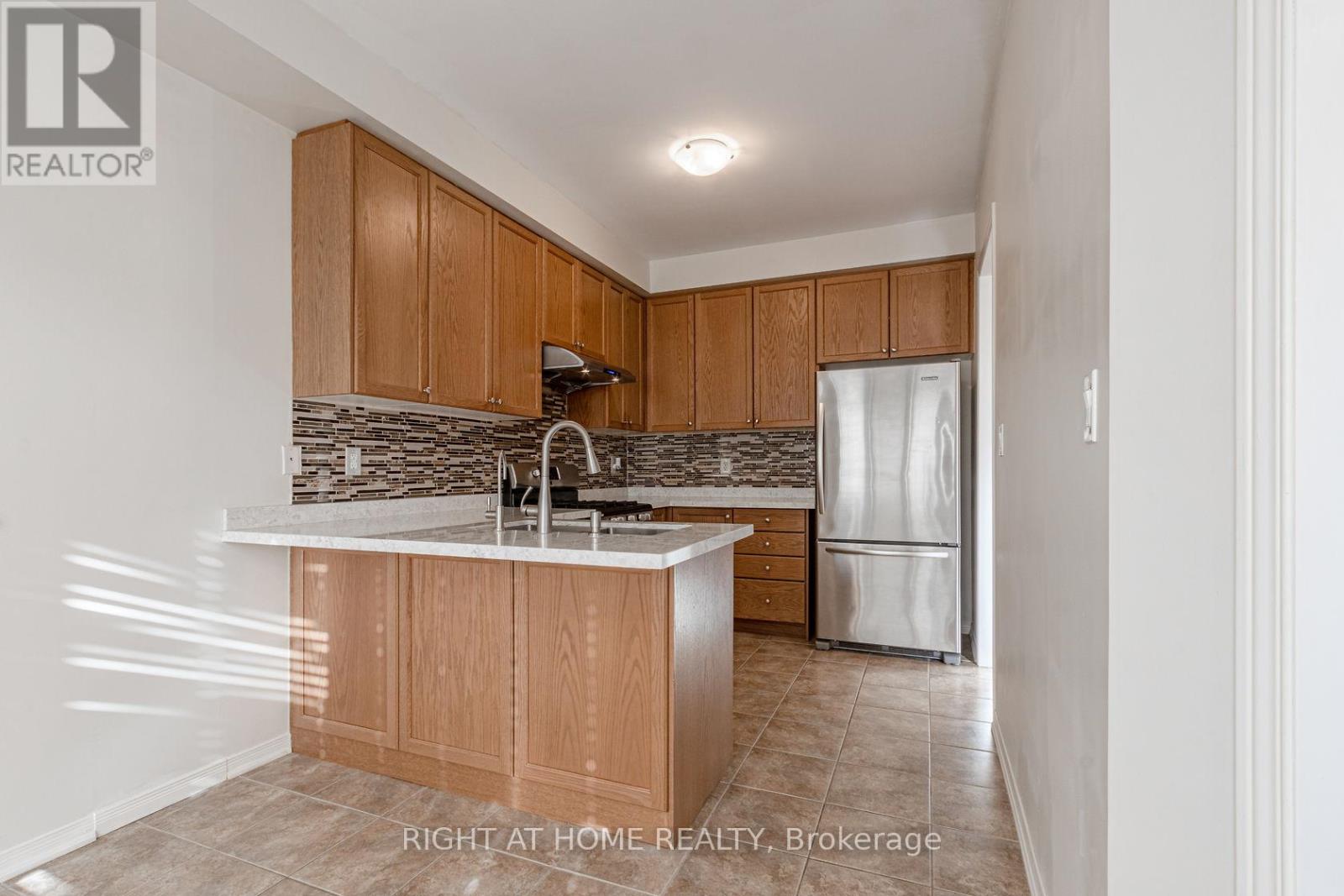 3062 Janice Drive, Oakville, Ontario  L6M 0S7 - Photo 9 - W12677362