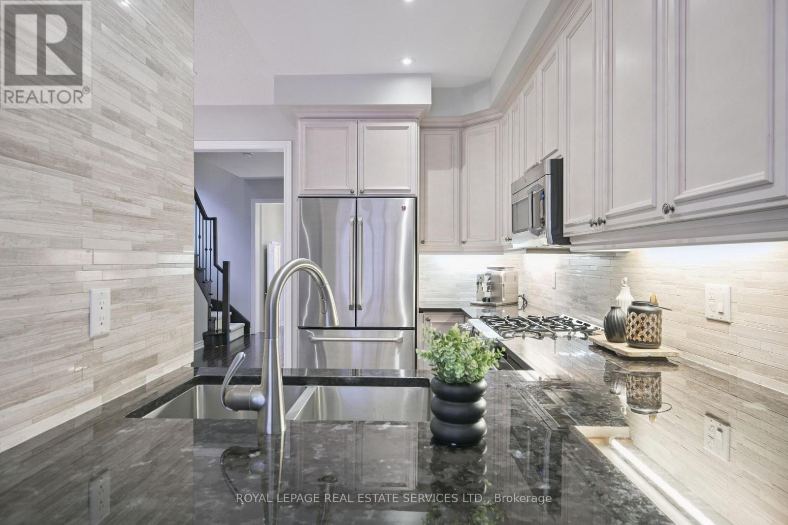 2057 Fiddlers Way, Oakville, Ontario  L6M 0M4 - Photo 15 - W12677374