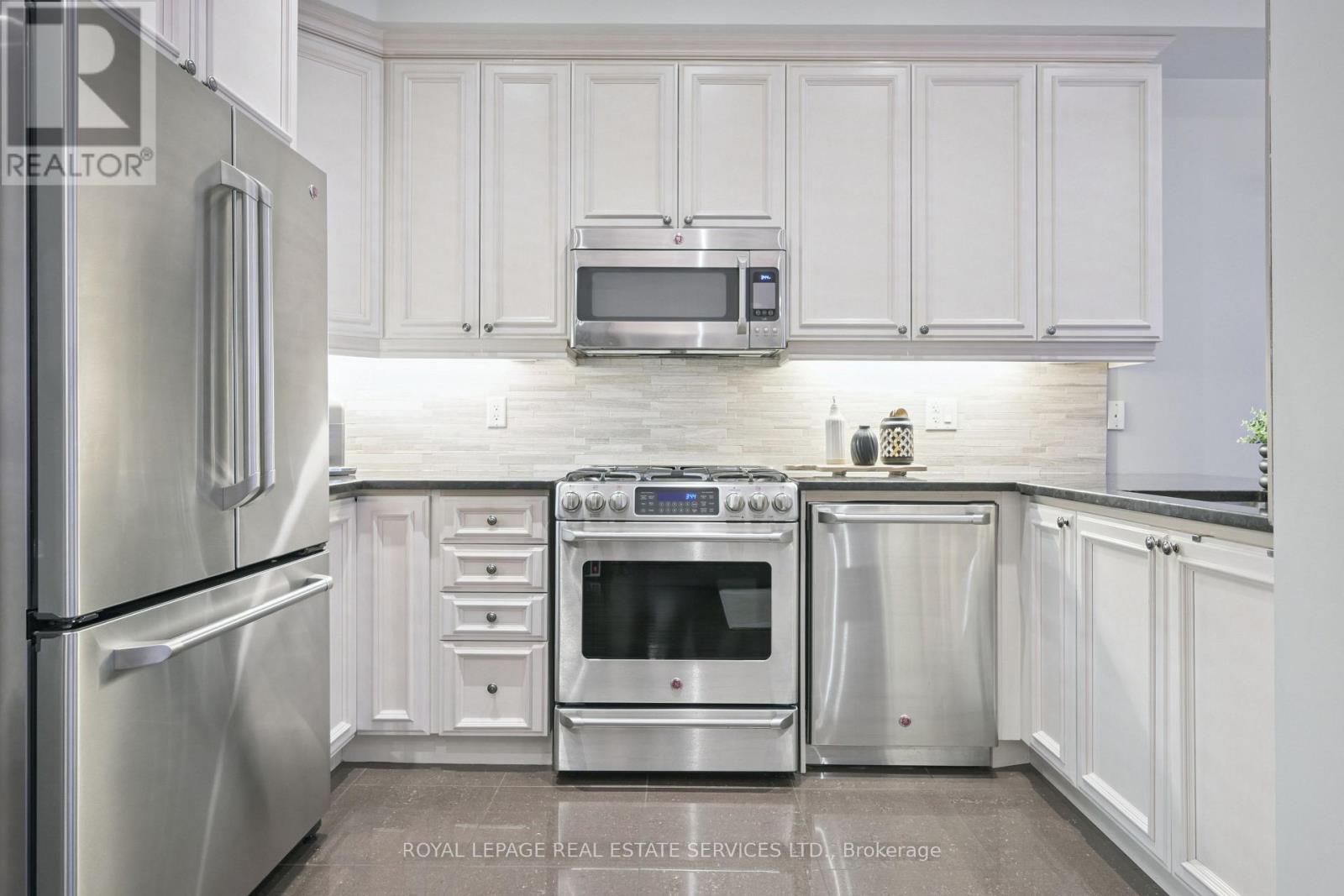 2057 Fiddlers Way, Oakville, Ontario  L6M 0M4 - Photo 16 - W12677374