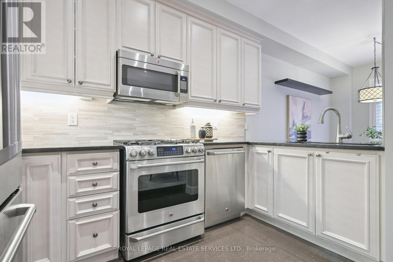 2057 Fiddlers Way, Oakville, Ontario  L6M 0M4 - Photo 17 - W12677374