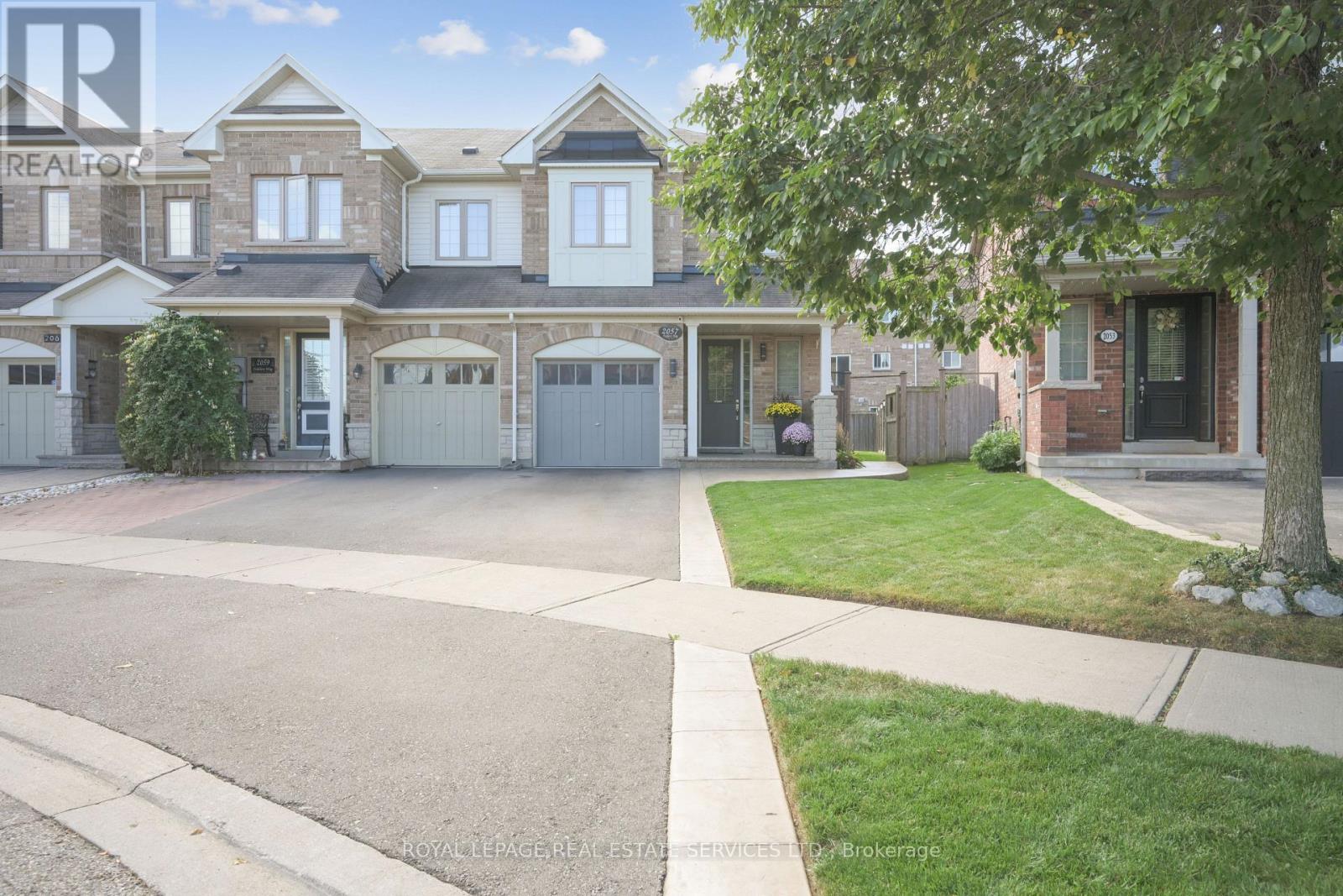 2057 Fiddlers Way, Oakville, Ontario  L6M 0M4 - Photo 2 - W12677374