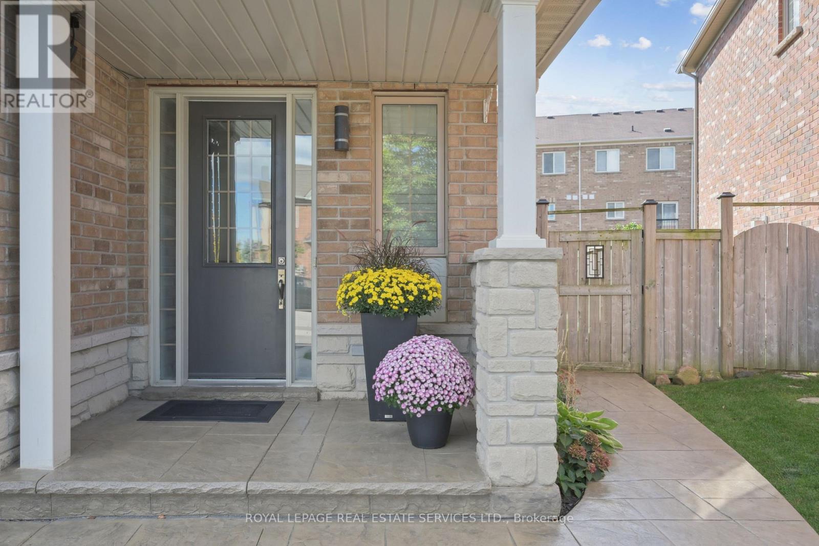 2057 Fiddlers Way, Oakville, Ontario  L6M 0M4 - Photo 3 - W12677374