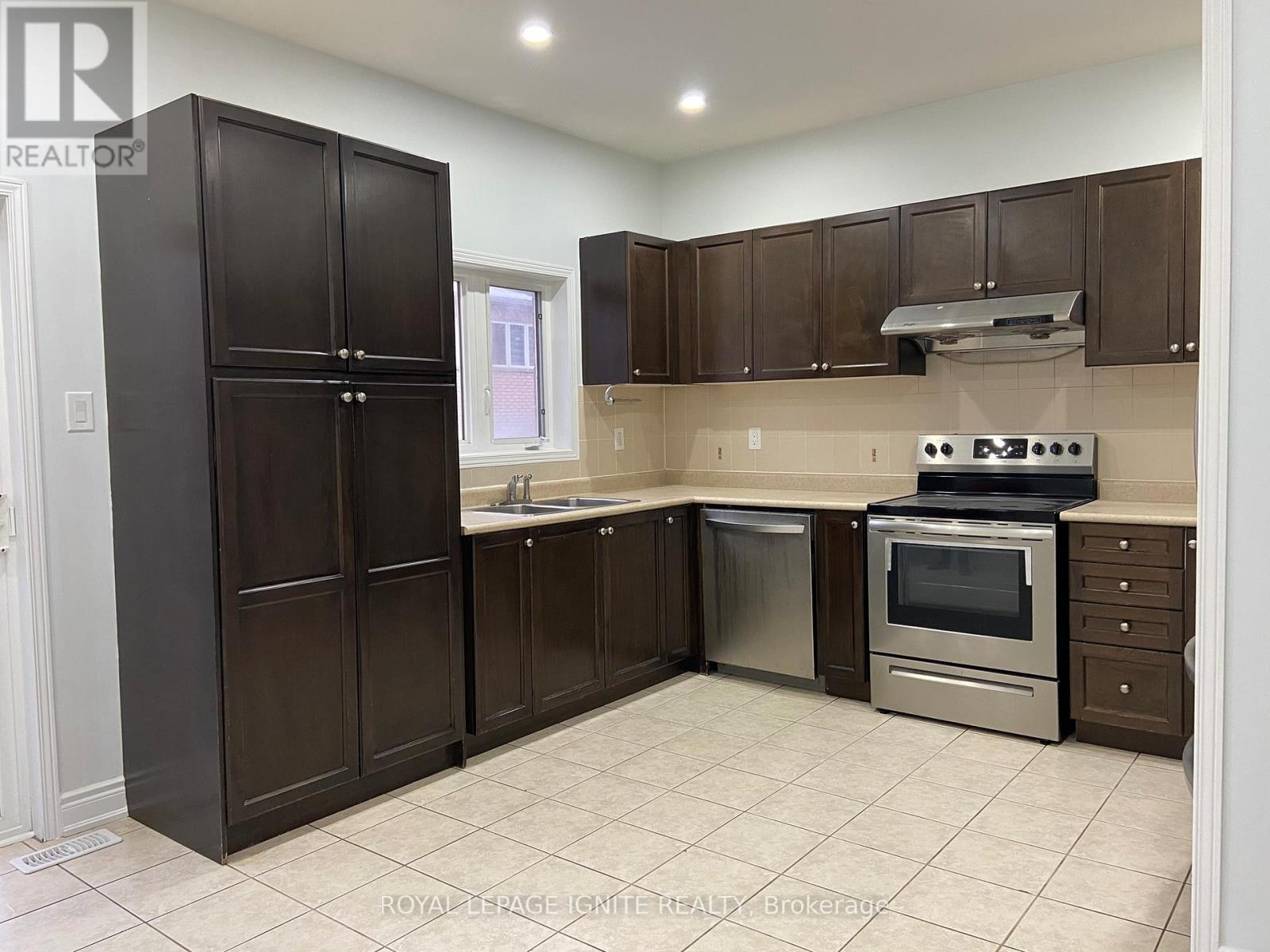 90 Kilrea (Main & 2nd Floor) Way, Brampton, Ontario  L6X 0R3 - Photo 10 - W12674650