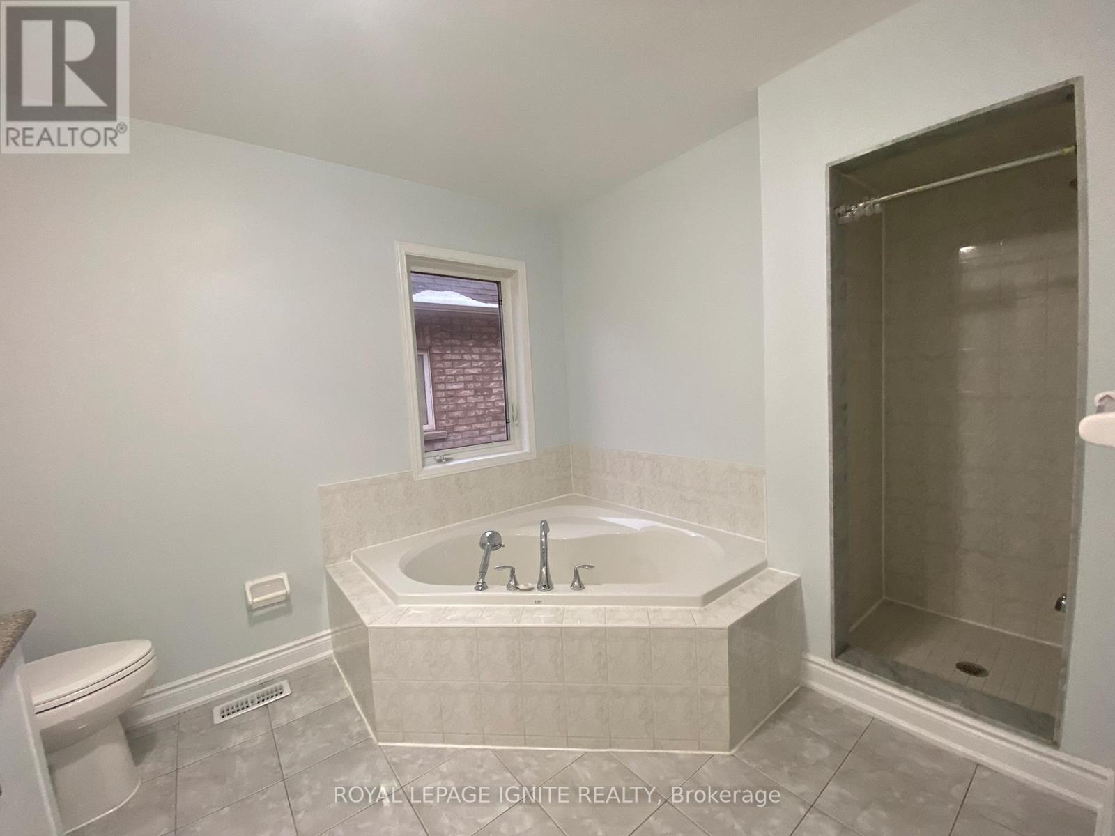 90 Kilrea (Main & 2nd Floor) Way, Brampton, Ontario  L6X 0R3 - Photo 23 - W12674650