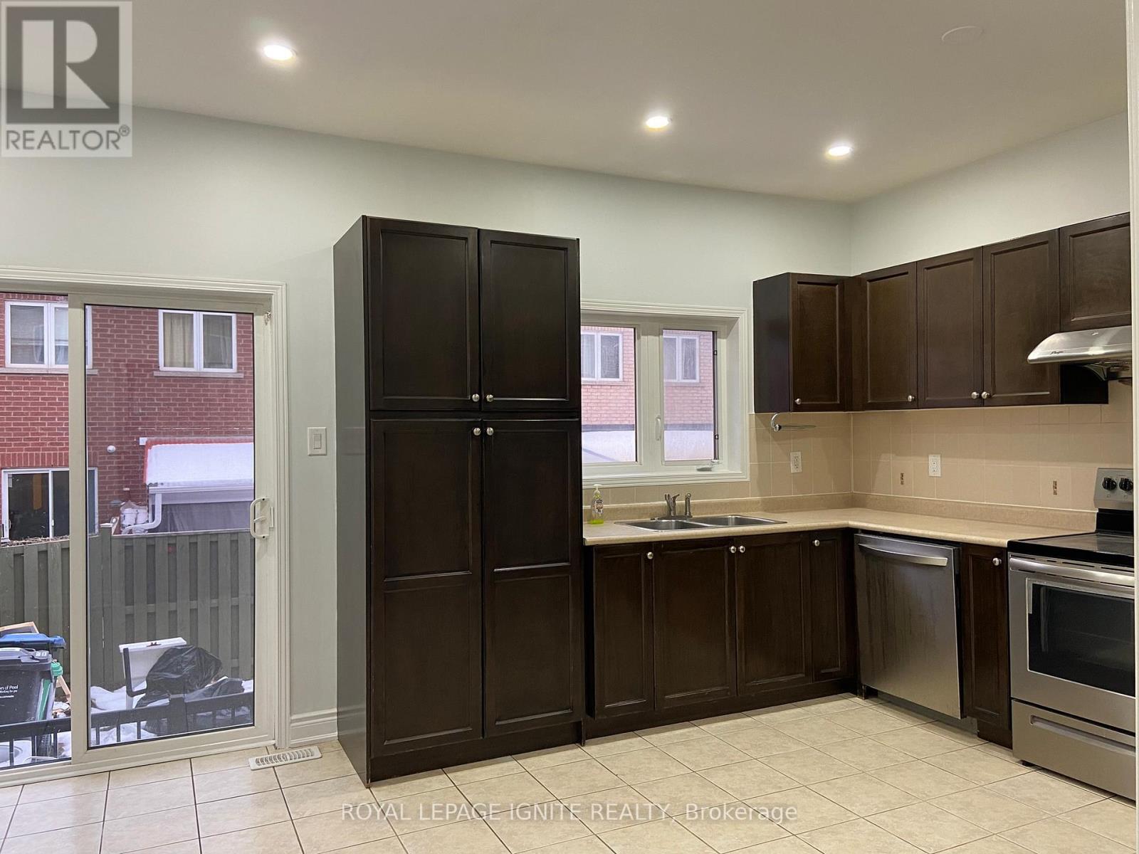 90 Kilrea (Main & 2nd Floor) Way, Brampton, Ontario  L6X 0R3 - Photo 13 - W12674650