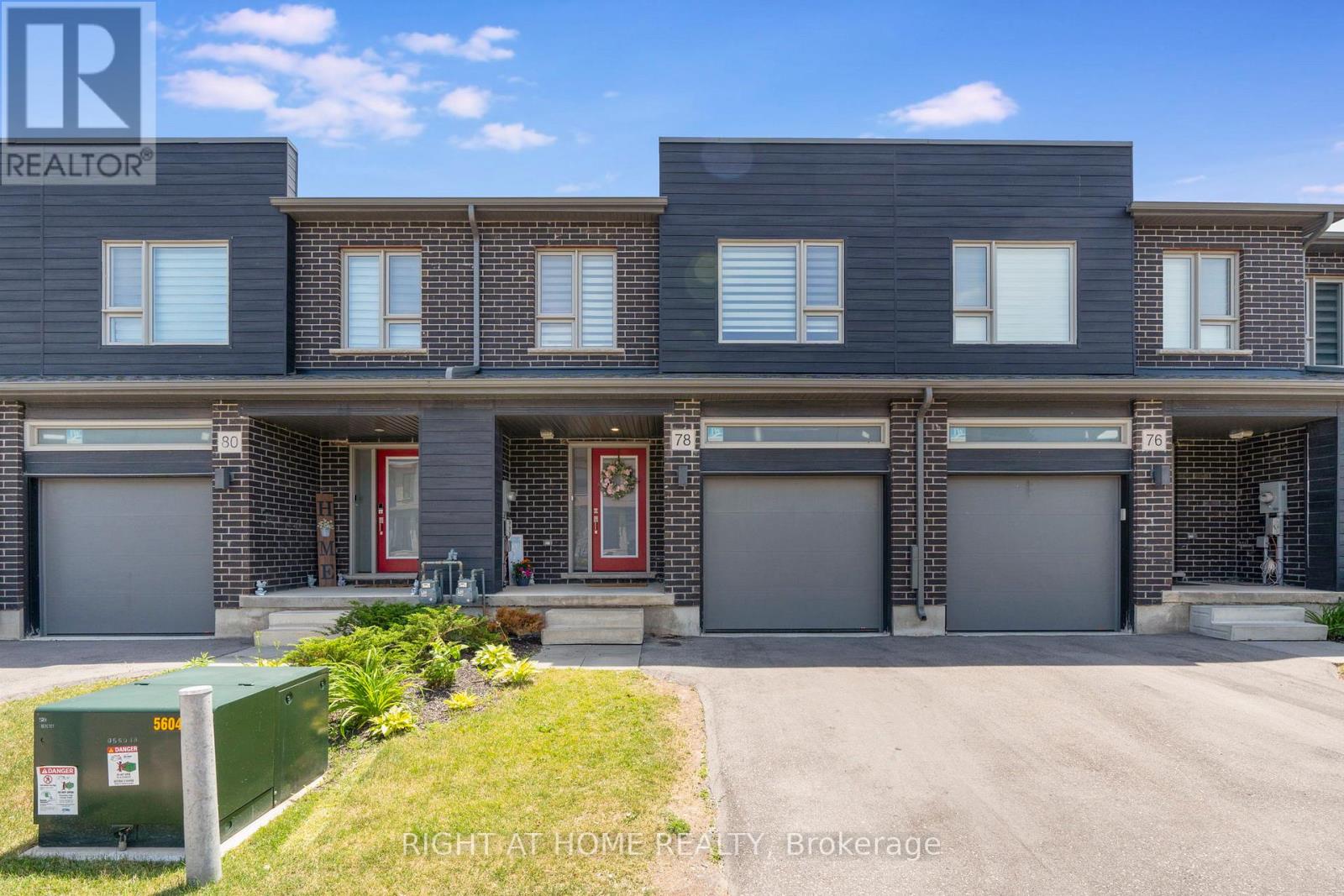 78 Pony Way, Kitchener, Ontario  N2R 0R8 - Photo 2 - X12677236