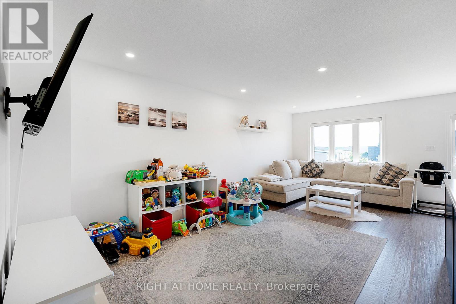 78 Pony Way, Kitchener, Ontario  N2R 0R8 - Photo 8 - X12677236