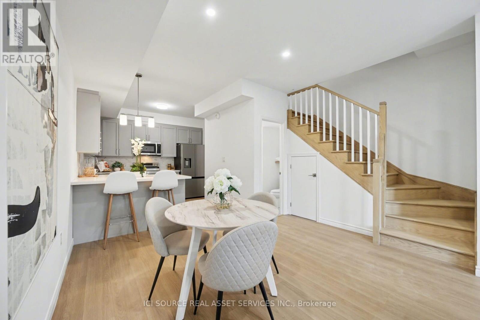 10 - 2 Slessor Boulevard, Grimsby, Ontario  L3M 5J4 - Photo 4 - X12677338