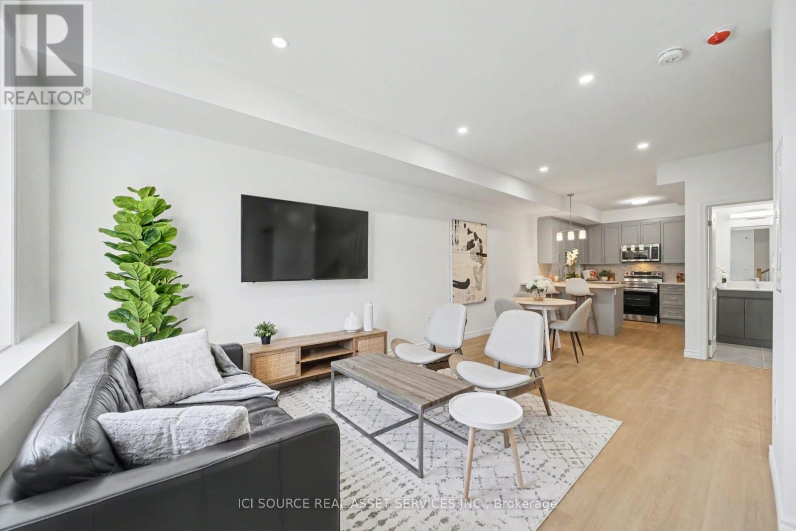 10 - 2 Slessor Boulevard, Grimsby, Ontario  L3M 5J4 - Photo 5 - X12677338