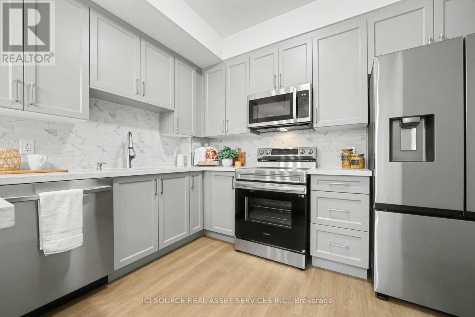 10 - 2 Slessor Boulevard, Grimsby, Ontario  L3M 5J4 - Photo 6 - X12677338