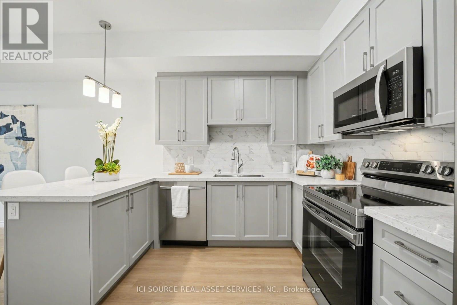 10 - 2 Slessor Boulevard, Grimsby, Ontario  L3M 5J4 - Photo 7 - X12677338