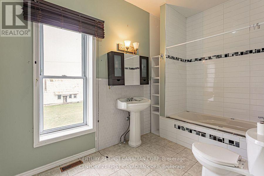 50917 Yorke Line, Malahide, Ontario  N0L 1B0 - Photo 18 - X12677518