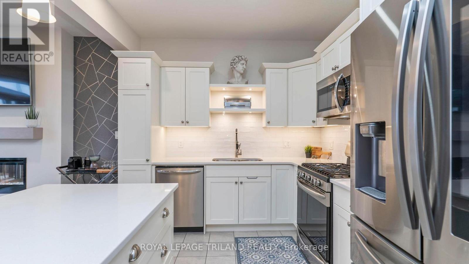 8 Charter Creek Court, St. Thomas, Ontario  N5R 0L2 - Photo 10 - X12677532