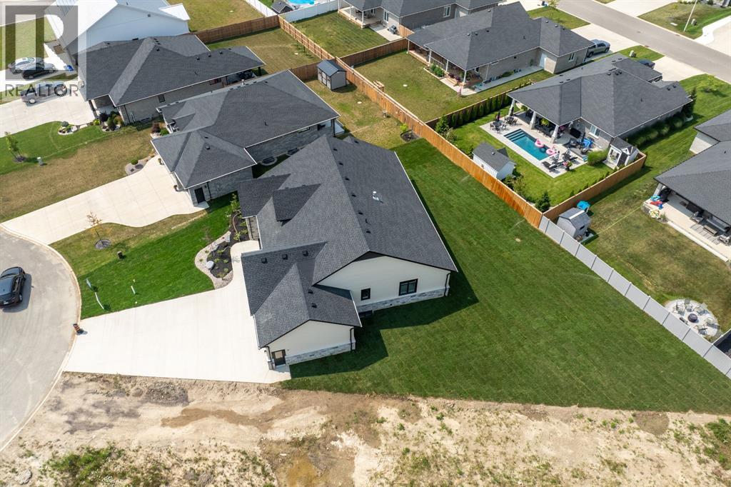 6755 Griffin Drive, Plympton-Wyoming, Ontario  N0N 1E0 - Photo 3 - 25031046