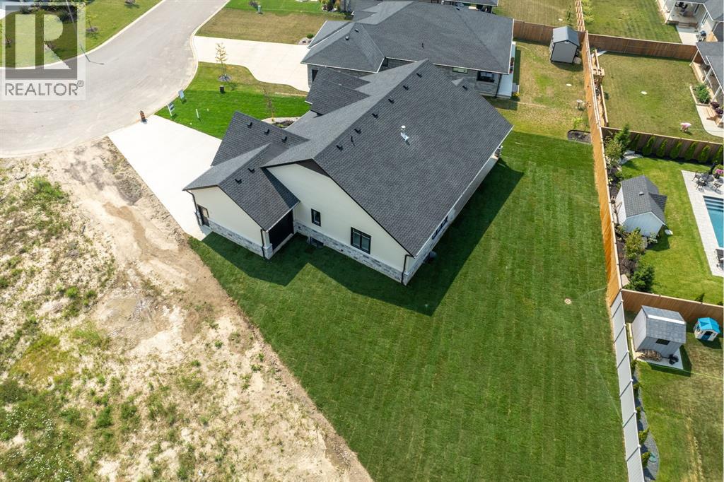 6755 Griffin Drive, Plympton-Wyoming, Ontario  N0N 1E0 - Photo 2 - 25031046