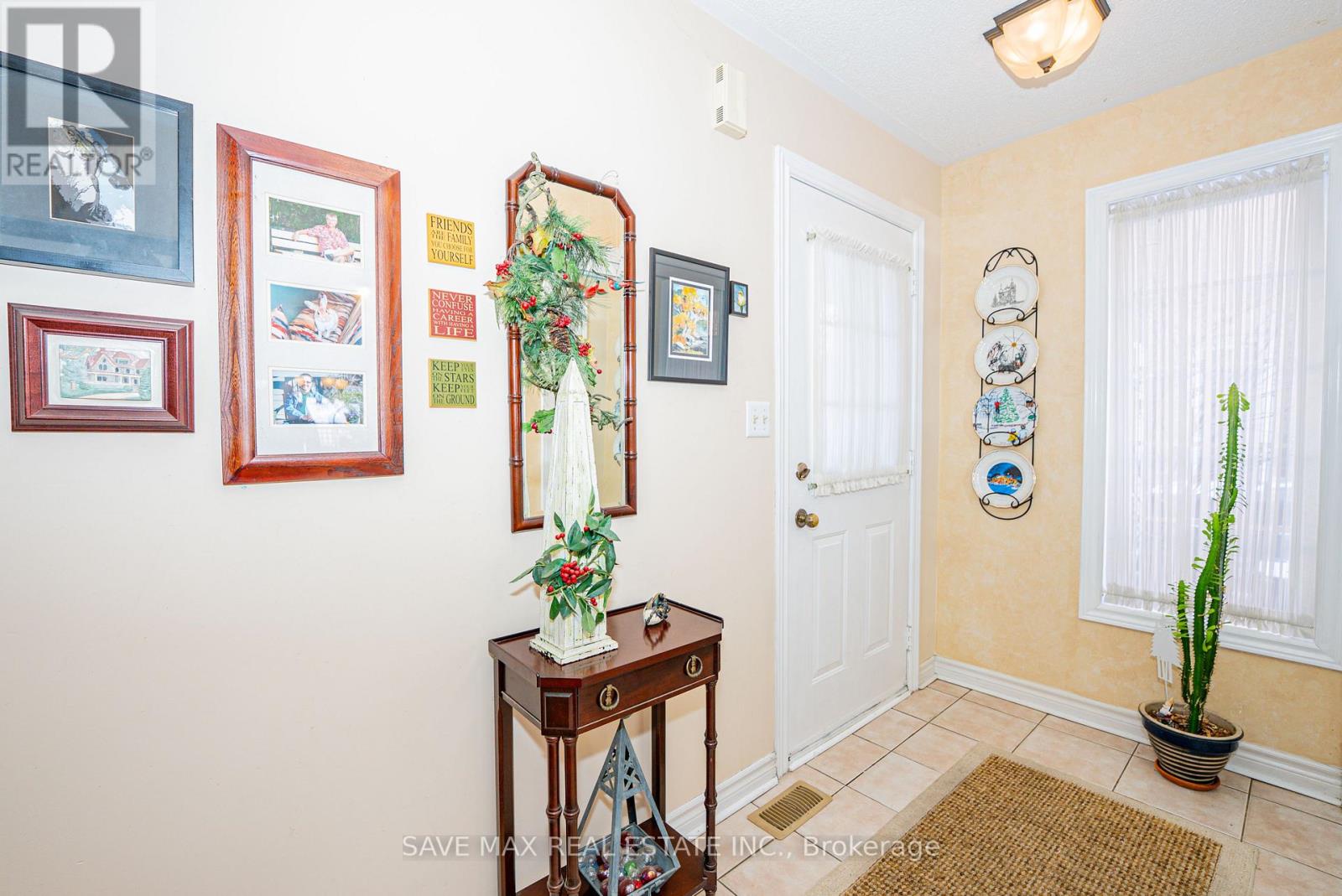 13 Pressed Brick Drive, Brampton, Ontario  L6V 4K8 - Photo 5 - W12659396