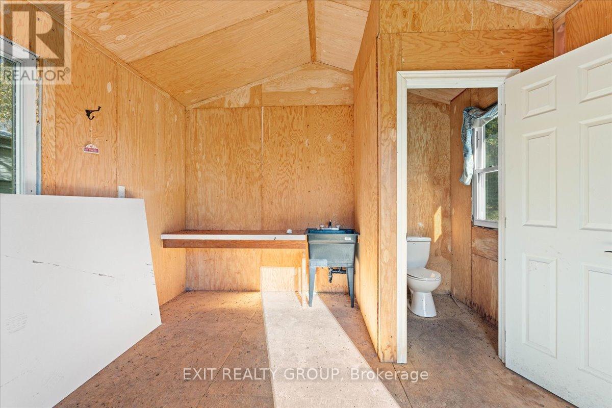2421 County Rd 3, Prince Edward County, Ontario  K0K 1L0 - Photo 15 - X12677596