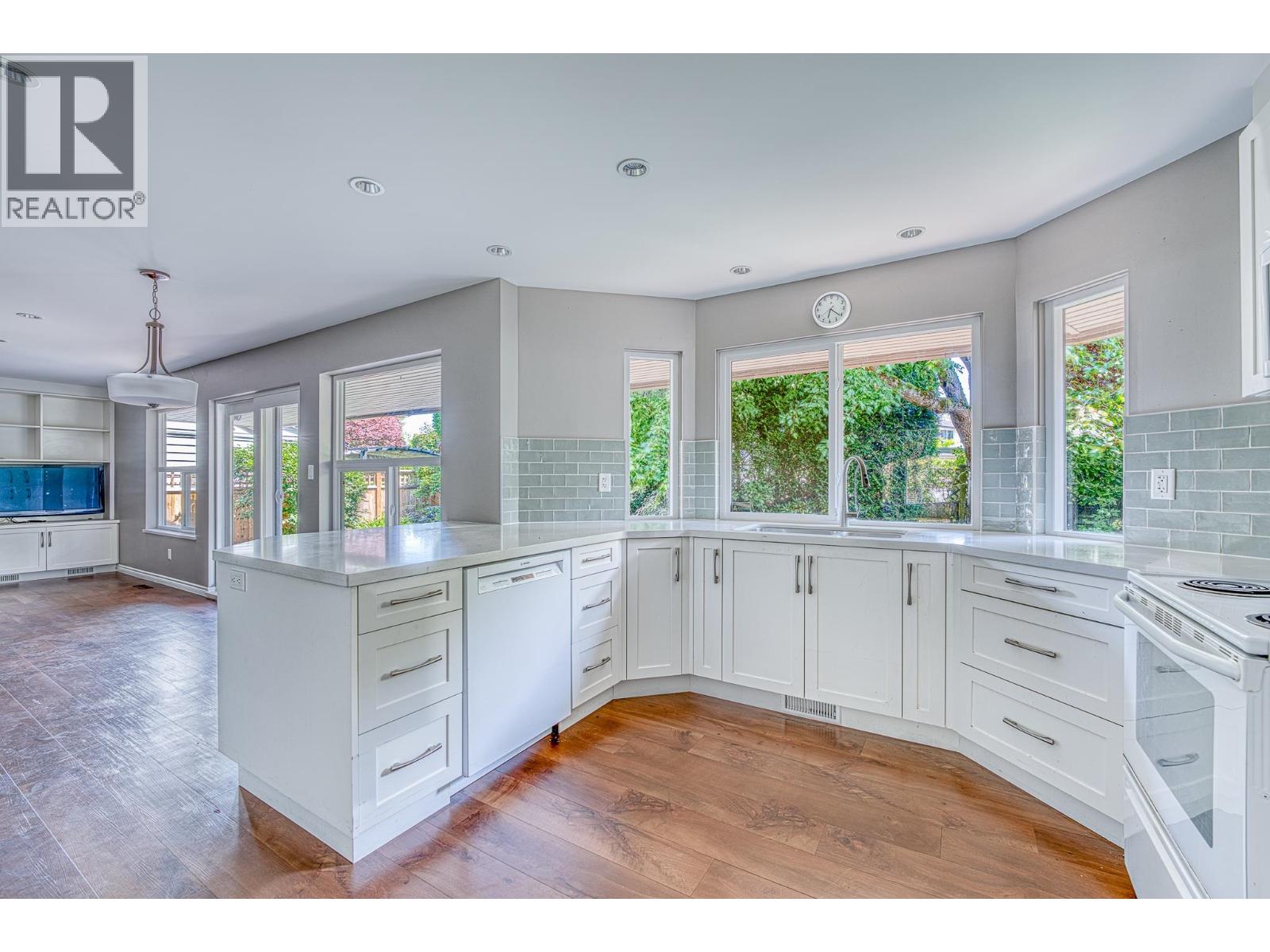 10680 Bissett Drive, Richmond, British Columbia  V7A 4L3 - Photo 5 - R3077458