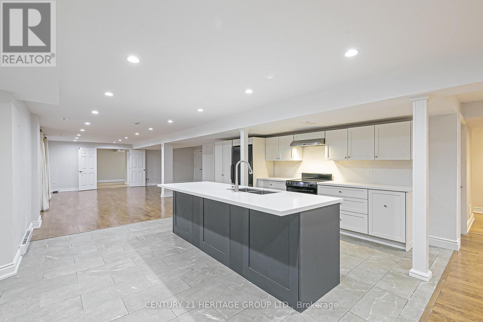 46 Pineneedle Drive, Aurora, Ontario  L4G 4Y6 - Photo 38 - N12456450