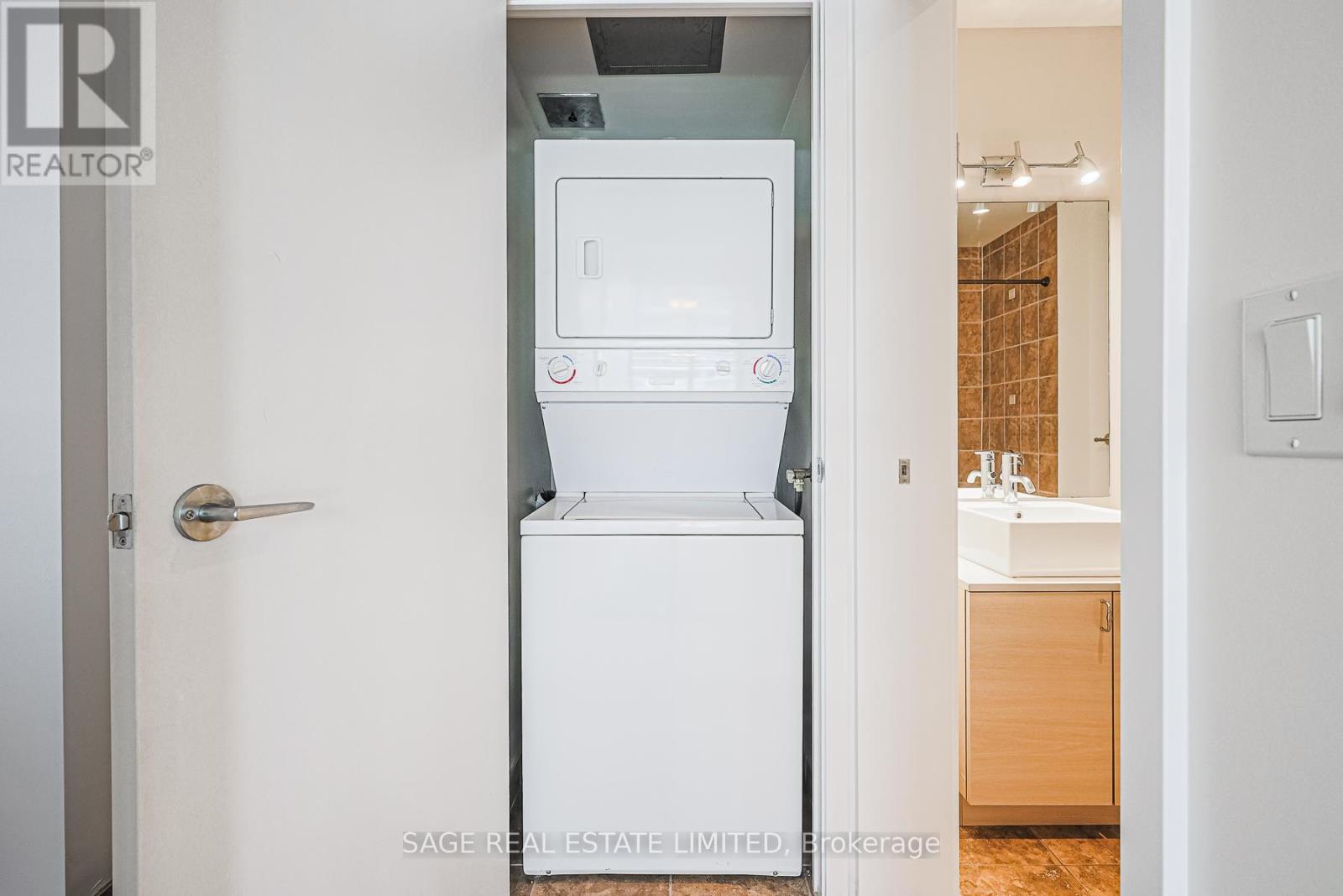 410 - 60 Bathurst Street, Toronto, Ontario  M5V 2P4 - Photo 16 - C12677550
