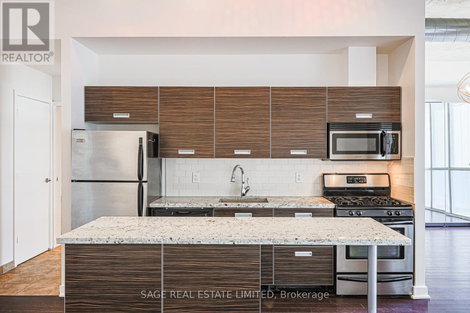 410 - 60 Bathurst Street, Toronto, Ontario  M5V 2P4 - Photo 2 - C12677550