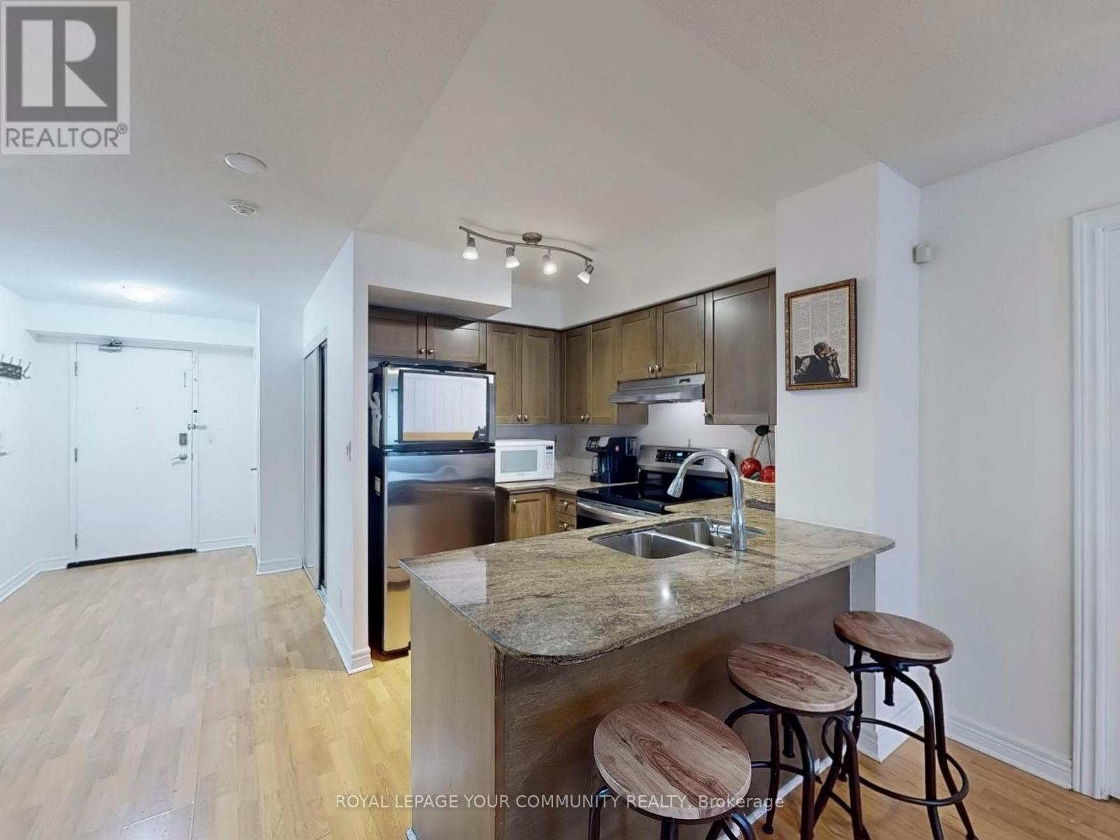 701 - 225 Wellesley Street, Toronto, Ontario  M4X 1X8 - Photo 15 - C12677574