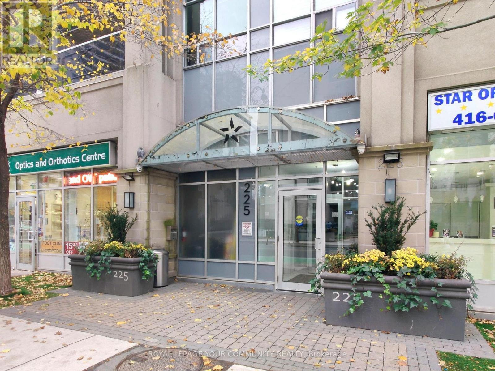 701 - 225 Wellesley Street, Toronto, Ontario  M4X 1X8 - Photo 3 - C12677574