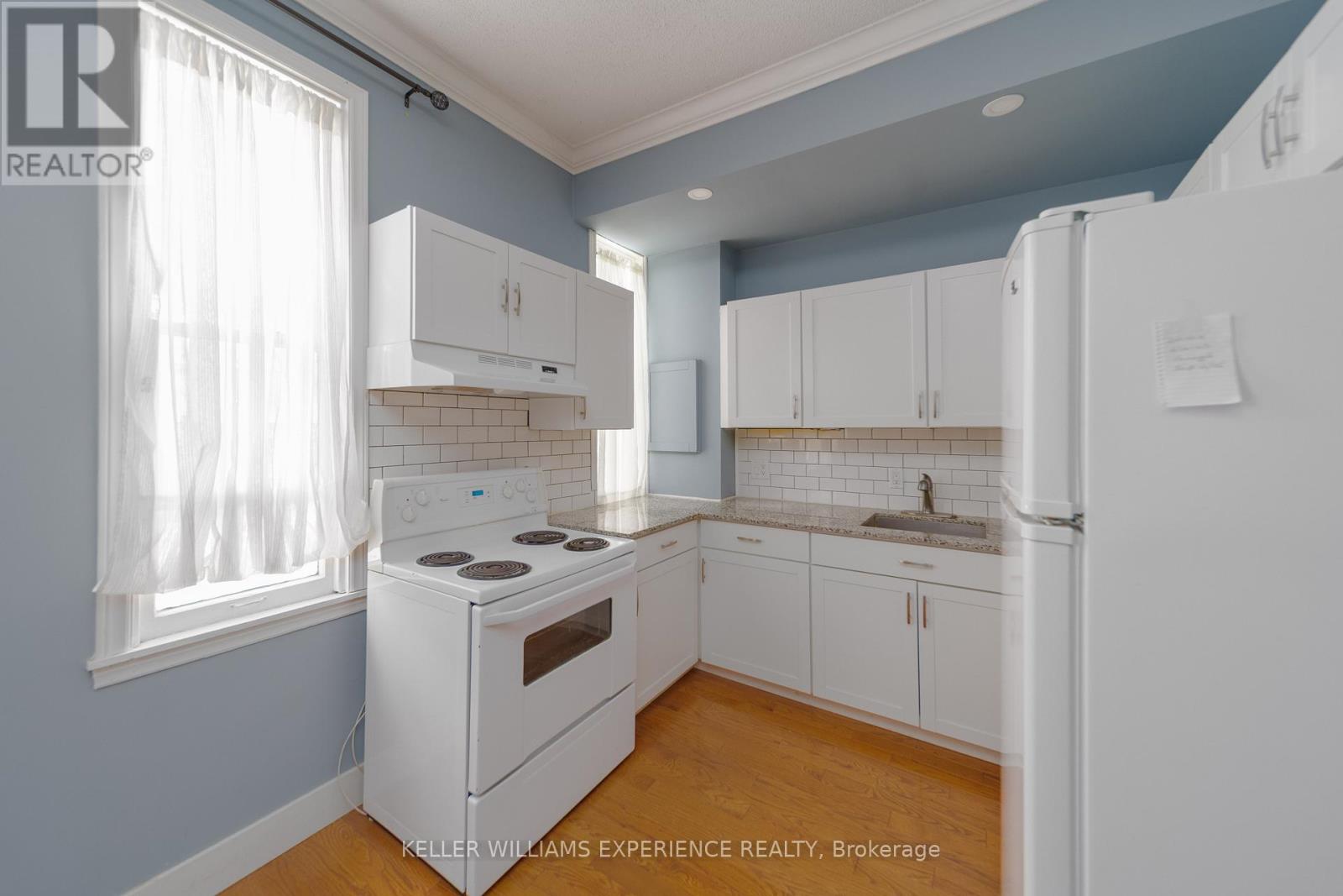 72 High Street, Barrie, Ontario  L4N 1W4 - Photo 3 - S12675714