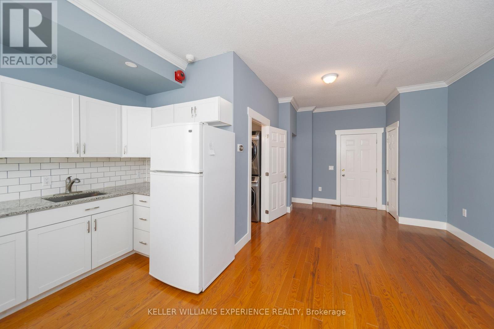 72 High Street, Barrie, Ontario  L4N 1W4 - Photo 4 - S12675714