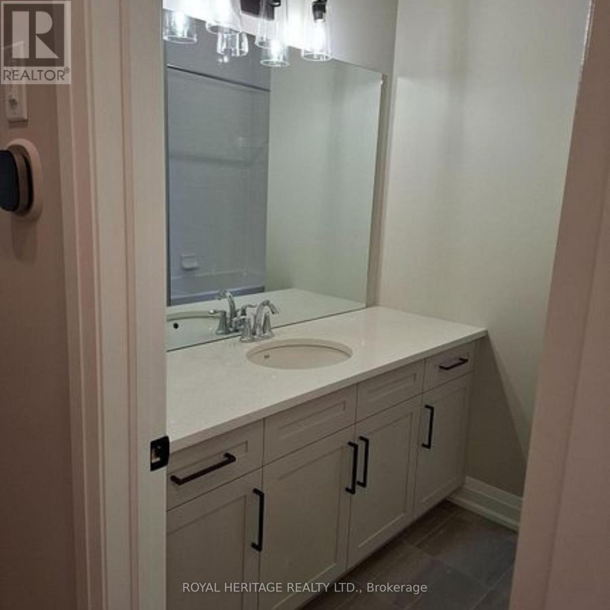 8 St Augustine Drive, Whitby, Ontario  L1M 0L7 - Photo 16 - E12677480