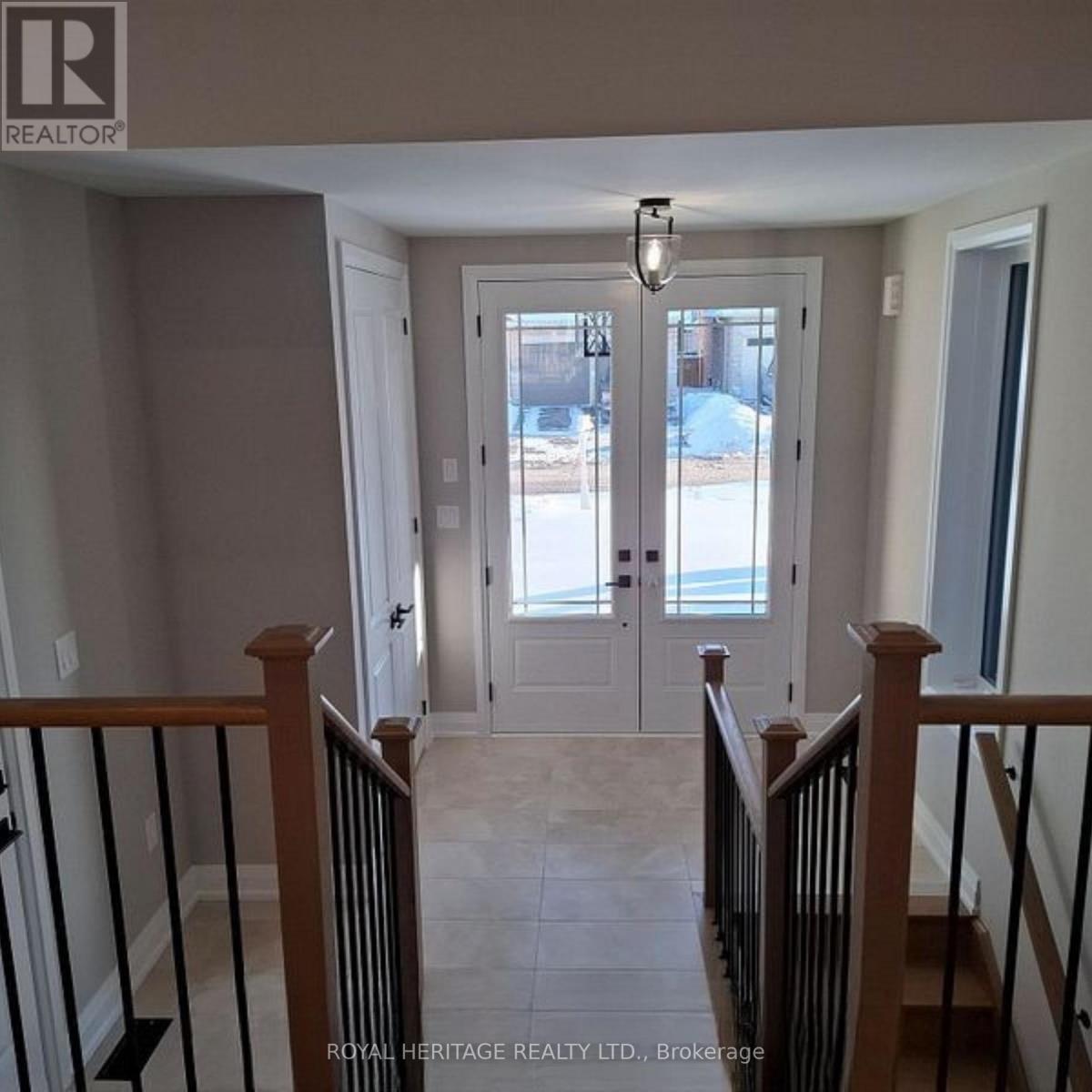 8 St Augustine Drive, Whitby, Ontario  L1M 0L7 - Photo 4 - E12677480