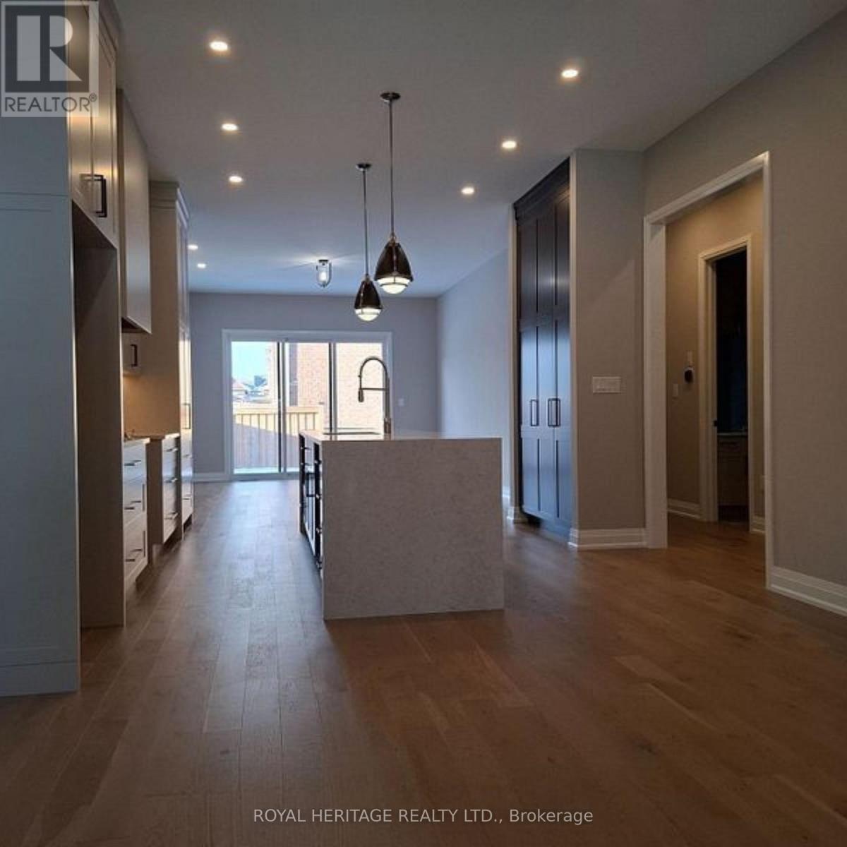 8 St Augustine Drive, Whitby, Ontario  L1M 0L7 - Photo 5 - E12677480