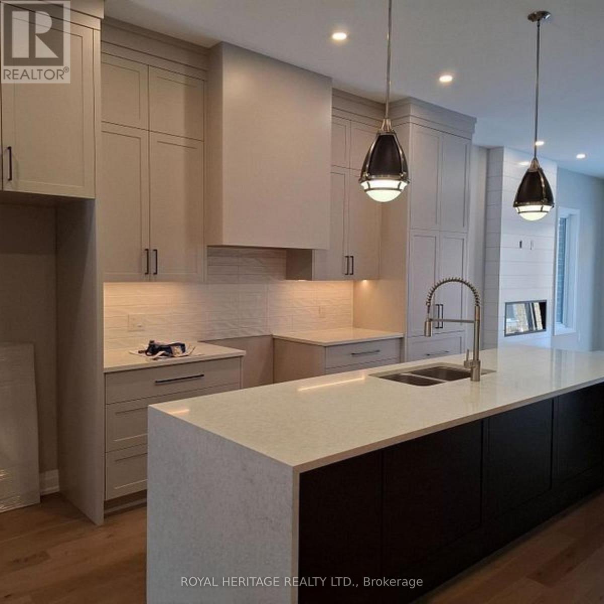 8 St Augustine Drive, Whitby, Ontario  L1M 0L7 - Photo 6 - E12677480