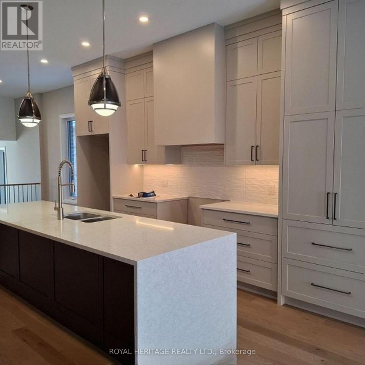 8 St Augustine Drive, Whitby, Ontario  L1M 0L7 - Photo 7 - E12677480