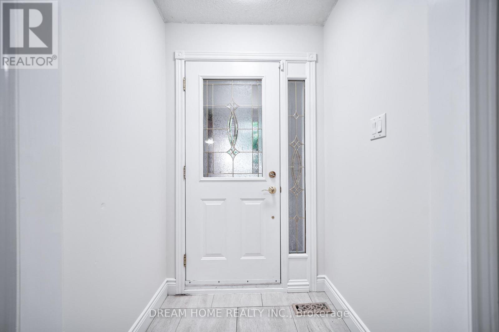 24 Muster Court, Markham, Ontario  L3R 9G4 - Photo 3 - N12677506