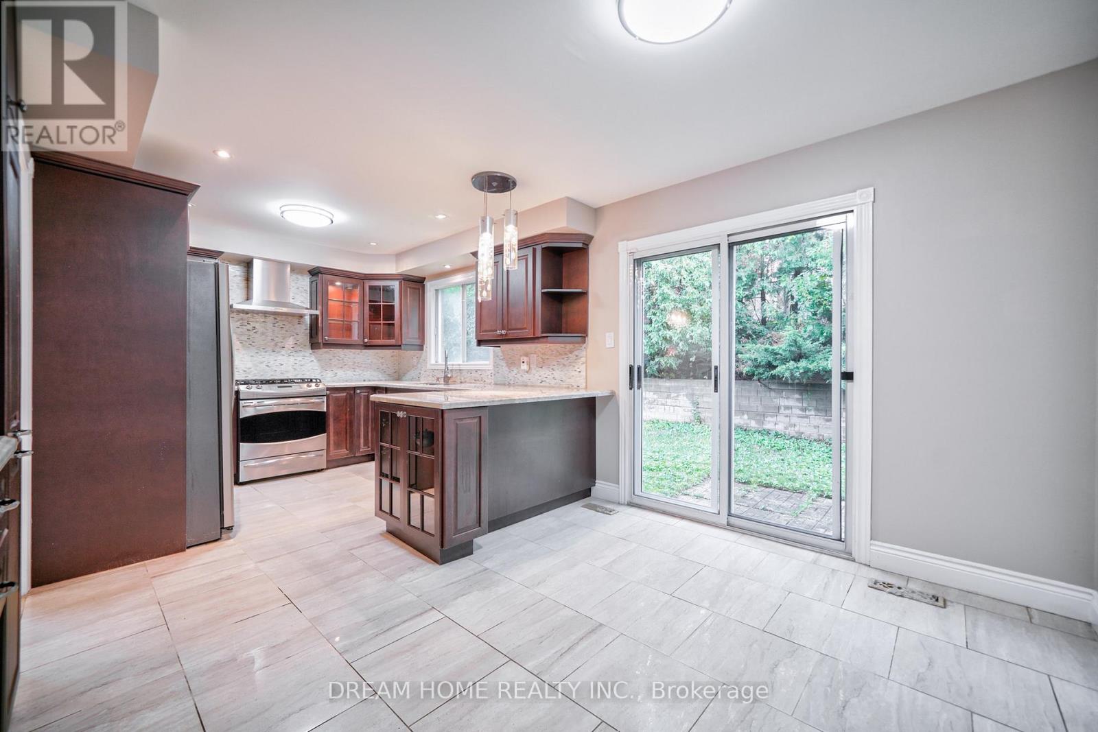 24 Muster Court, Markham, Ontario  L3R 9G4 - Photo 4 - N12677506