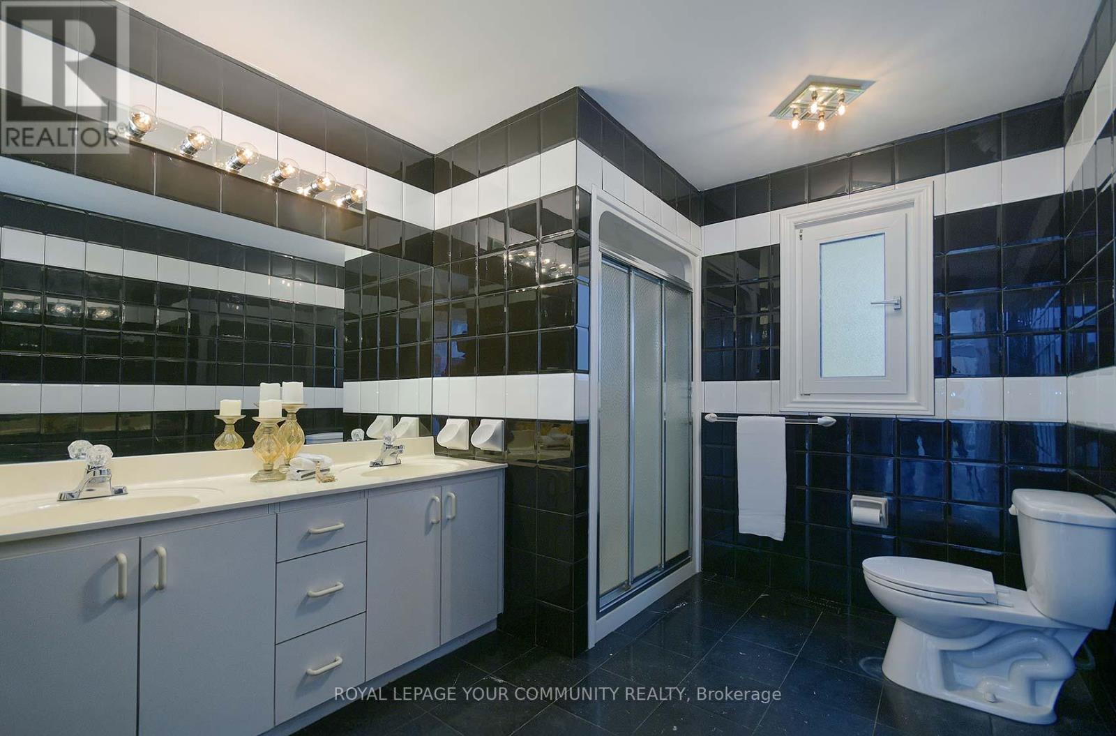 182 Oxford Street, Richmond Hill, Ontario  L4C 4L7 - Photo 19 - N12677538