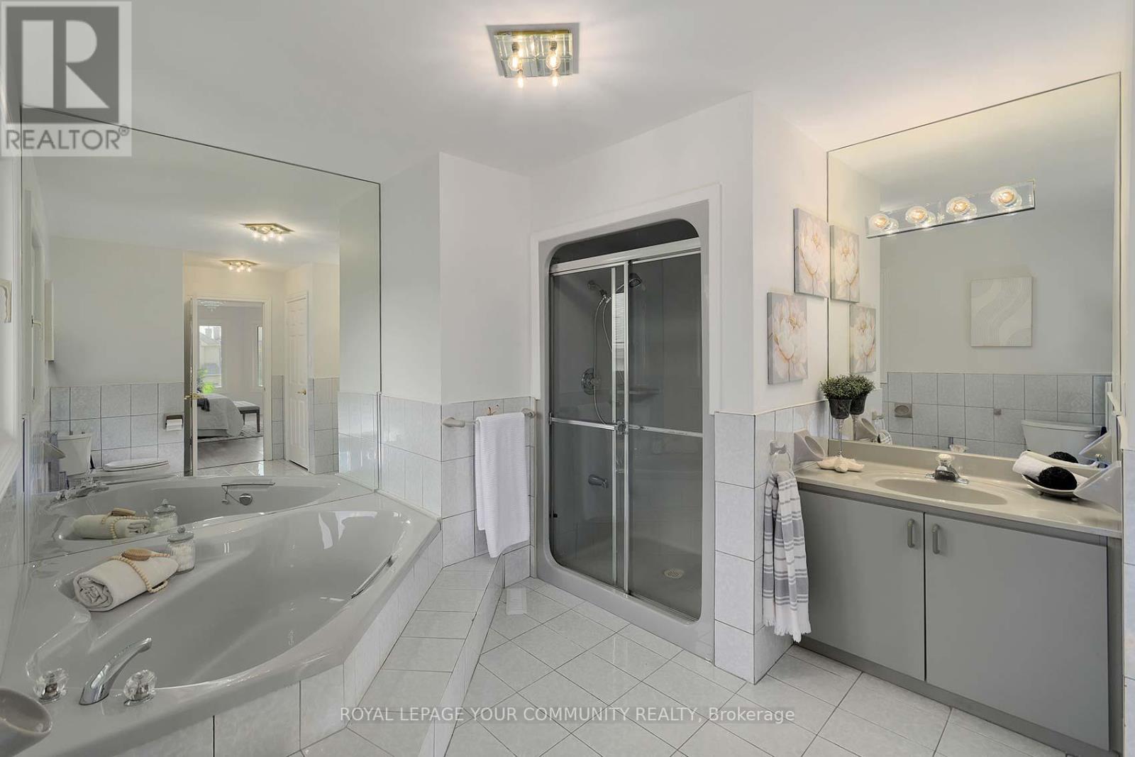 182 Oxford Street, Richmond Hill, Ontario  L4C 4L7 - Photo 25 - N12677538