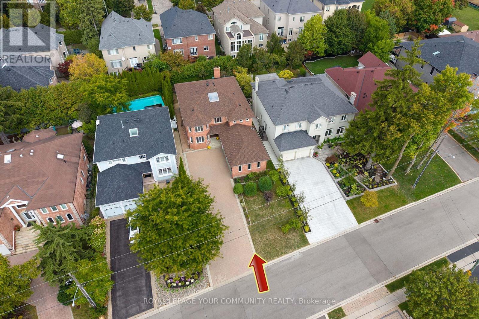 182 Oxford Street, Richmond Hill, Ontario  L4C 4L7 - Photo 3 - N12677538