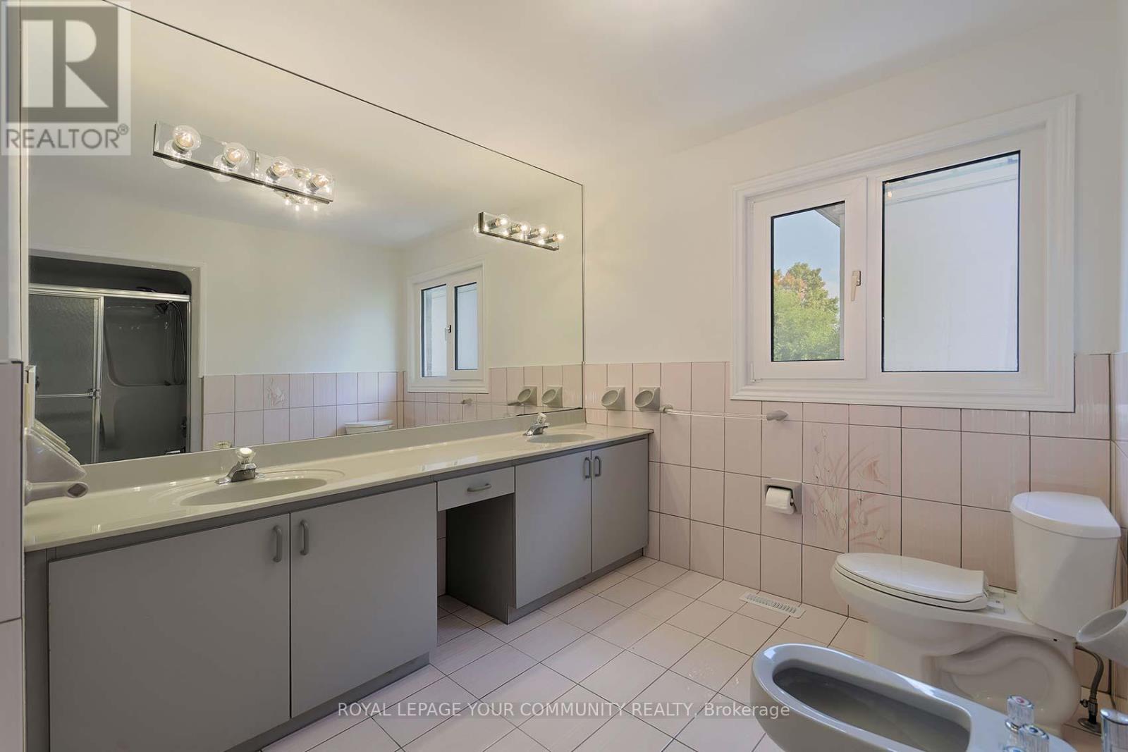 182 Oxford Street, Richmond Hill, Ontario  L4C 4L7 - Photo 37 - N12677538